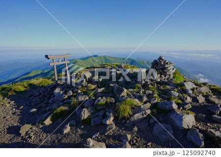飯豊連峰の北股岳の山頂 飯豊連峰の北股岳の山頂 125092740