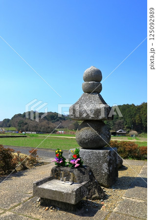 飛鳥寺　蘇我入鹿首塚 125092989