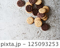 写真素材: チョコレートビスケット 125093253