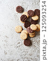 写真素材: チョコレートビスケット 125093254