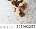 写真素材: チョコレートビスケット 125093255