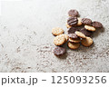 写真素材: チョコレートビスケット 125093256