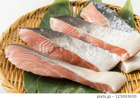 新鮮で美味しい鮭 新鮮で美味しい鮭 125093630