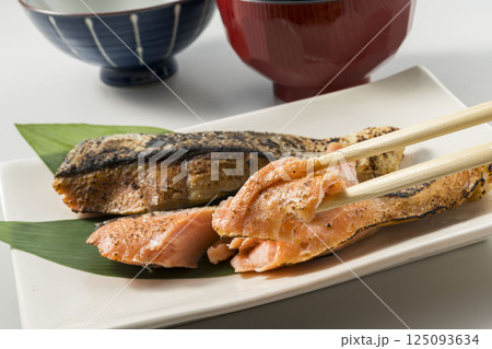新鮮で美味しい鮭 125093634