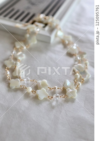 15ミリ花形シェルのロングネックレス(白蝶貝) 15ミリ花形シェルのロングネックレス(白蝶貝) 125095761