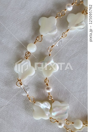 15ミリ花形シェルのロングネックレス（白蝶貝） 125095762