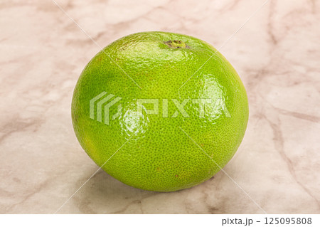 Green ripe fruit sweetie citrus 125095808