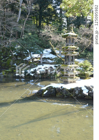 瓢池・海石塔(兼六園/石川県金沢市兼六町) 瓢池・海石塔(兼六園/石川県金沢市兼六町) 125095982