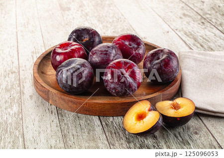 Ripe sweet juicy plum heap Ripe sweet juicy plum heap 125096053