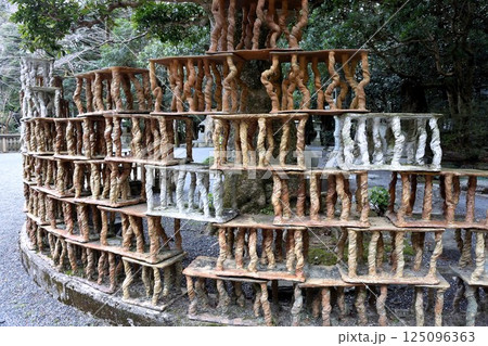 願いをかなえる素焼きの盃のある神社 125096363