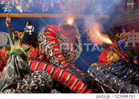 石見神楽　浜田市三宮神社の夜神楽　スサノオノミコト大蛇退治 125096783