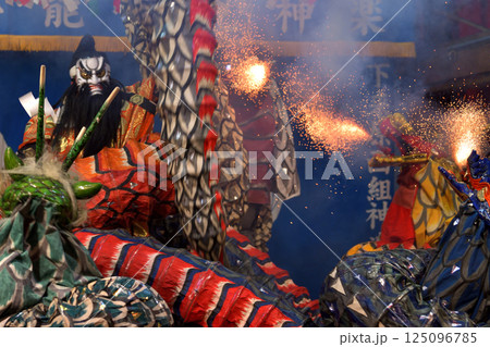 石見神楽　浜田市三宮神社の夜神楽　スサノオノミコト大蛇退治 125096785