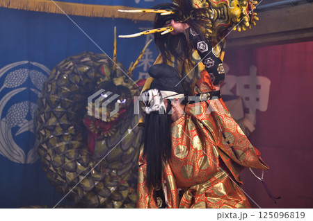 石見神楽 浜田市三宮神社の夜神楽 スサノオノミコト大蛇退治 石見神楽 浜田市三宮神社の夜神楽 スサノオノミコト大蛇退治 125096819