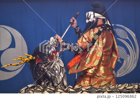 石見神楽 浜田市三宮神社の夜神楽 スサノオノミコト大蛇退治 石見神楽 浜田市三宮神社の夜神楽 スサノオノミコト大蛇退治 125096862
