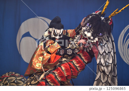 石見神楽　浜田市三宮神社の夜神楽　スサノオノミコト大蛇退治 125096865