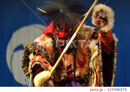石見神楽 浜田市三宮神社の夜神楽 塵輪(じんりん) 石見神楽 浜田市三宮神社の夜神楽 塵輪(じんりん) 125096878