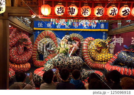 石見神楽　浜田市三宮神社の夜神楽　スサノオノミコト大蛇退治 125096918