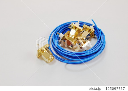 同軸ケーブル用コネクタと電線 同軸ケーブル用コネクタと電線 125097737