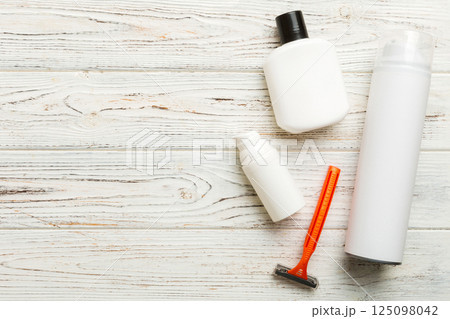 shaving man set. shaving machine, towel, lotion and shaving foam on colored background. Men bath Accessories top view 125098042