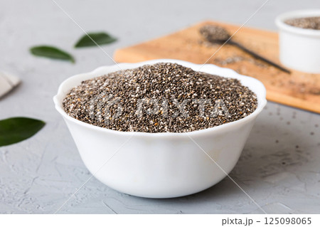 Chia seeds in bowl and spoon on colored background. Healthy Salvia hispanica in small bowl. Healthy superfood 125098065