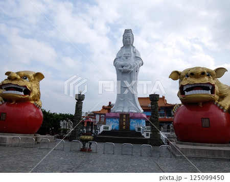 中正公園　観音像と狛犬（基隆/台湾） 125099450