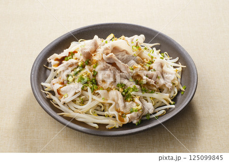 豚バラ肉ともやしの重ね蒸し 125099845