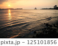 台湾の淡水の夕日と海 125101856