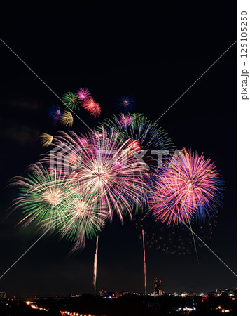 人気の花火大会（戸田橋花火大会・いたばし花火大会） 125105250