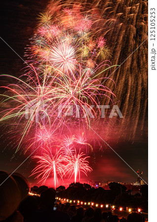 人気の花火大会（戸田橋花火大会・いたばし花火大会） 125105253