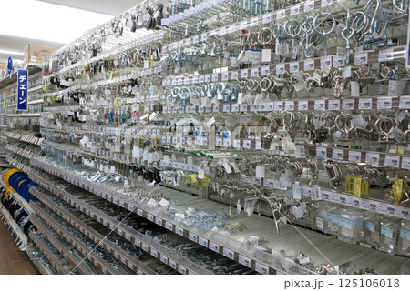 ホームセンター　金具売り場　プレート等 125106018