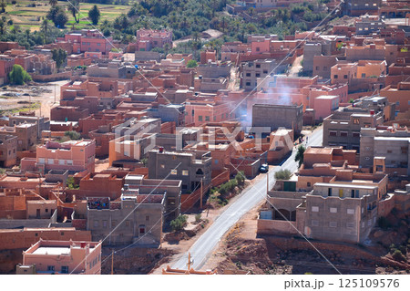 モロッコの小さな村 125109576