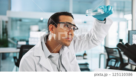 Scientist, man and petri dish with analysis for biology, bacteria breakthrough or medical research. Biotech, laboratory and thinking with DNA study for pharmaceutical RNA or pathology experiment 125110386