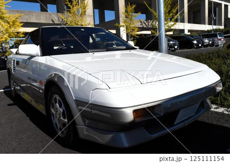 白いスポーツカー (トヨタ・MR2 初代後期型） 125111154