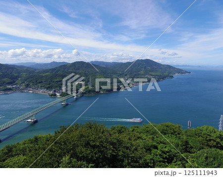 飯の山展望台より望む絶景(山口県周防大島町) 飯の山展望台より望む絶景(山口県周防大島町) 125111943