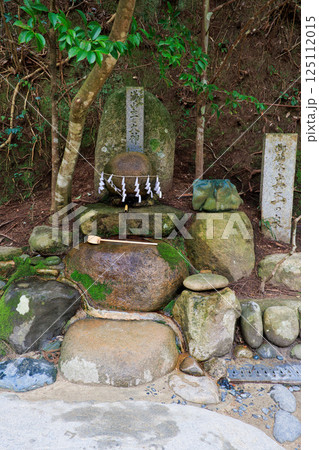 〈島根県〉玉作湯神社 願い石 〈島根県〉玉作湯神社 願い石 125112015
