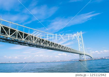 道の駅あわじから見る明石海峡大橋 道の駅あわじから見る明石海峡大橋 125112942