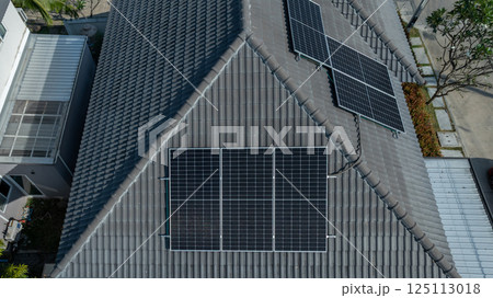 Solar panels being installed on home building rooftop, Solar panels installed on new houses being built, Sustainable homes with solar panel rooftop being built, Aerial view 125113018