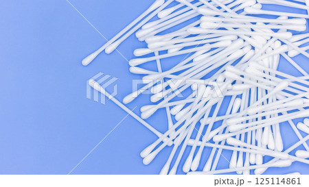 Cotton buds cotton swabs on blue background, Cotton bud swab clean health care on blue background, Cotton buds variety of uses for clean, Top view. Cotton buds cotton swabs on blue background, Cotton bud swab clean health care on blue background, Cotton buds variety of uses for clean, Top view. 125114861