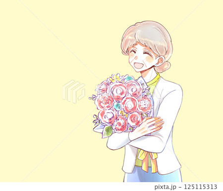 花束を持つ年配の女性 125115313