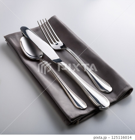 銀のカトラリーセットのイメージ画像 125116014