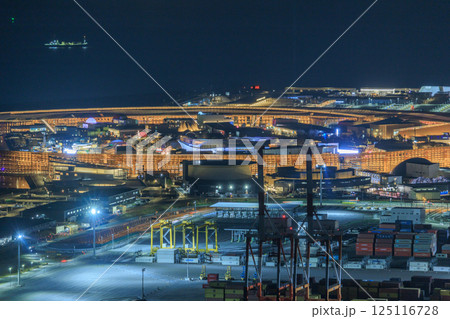 大阪・関西万博の夢洲の夜景(大阪府大阪市此花区) 大阪・関西万博の夢洲の夜景(大阪府大阪市此花区) 125116728