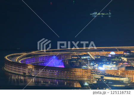 大阪・関西万博の夢洲の夜景(大阪府大阪市此花区) 大阪・関西万博の夢洲の夜景(大阪府大阪市此花区) 125116732