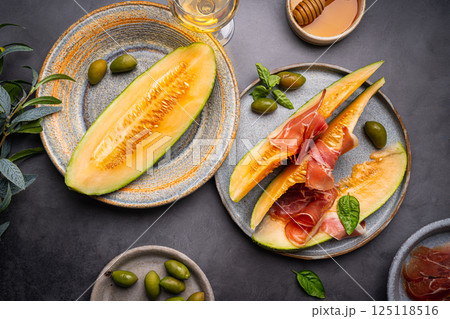 Jamon or prosciutto with melon 125118516