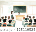 小学校の授業中にみんなの前で発表を行う女の子 125119525