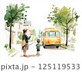 幼稚園の送迎バスで登園する男の子 125119533