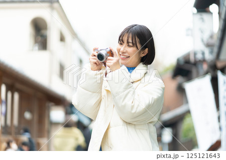 川越を旅行する女性 125121643