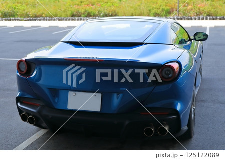 青いスポーツカー　イメージ 125122089