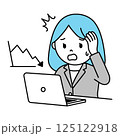 売り上げが下がってショックな女性 125122918