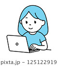 パソコン作業をしている女性 125122919