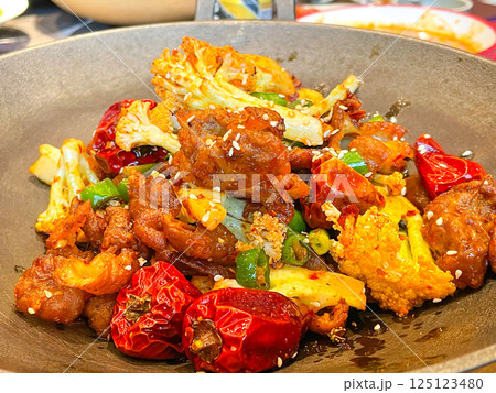 中国料理・干鍋菜花(カリフラワーの鉄鍋焼き) 中国料理・干鍋菜花(カリフラワーの鉄鍋焼き) 125123480